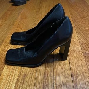 Black Aldo Leather Shoes/ Heels Size 8

Great condition, smoke free home.